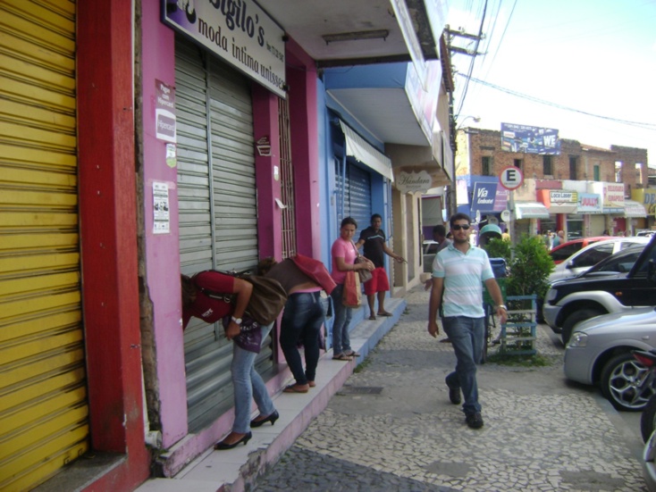 Comercio fechou as portas mais cedo