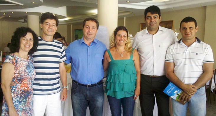 Neuza e Daniel Moura (Encontros & Cia), Wilson Spagnol (Secretaria de Turismo), Luciana Amaral (Grupo N&aacute;utico), Alexsandro Schindler (Grupo N&aacute;utico) e Marcelo Bernardo (ABIH)